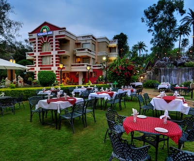 https://imgcld.yatra.com/ytimages/image/upload/t_hotel_yatra_city_desktop/v1469687386/Domestic Hotels/Hotels_Mount Abu/Hotel Chacha Inn/Garden_Restaurant_2.jpg